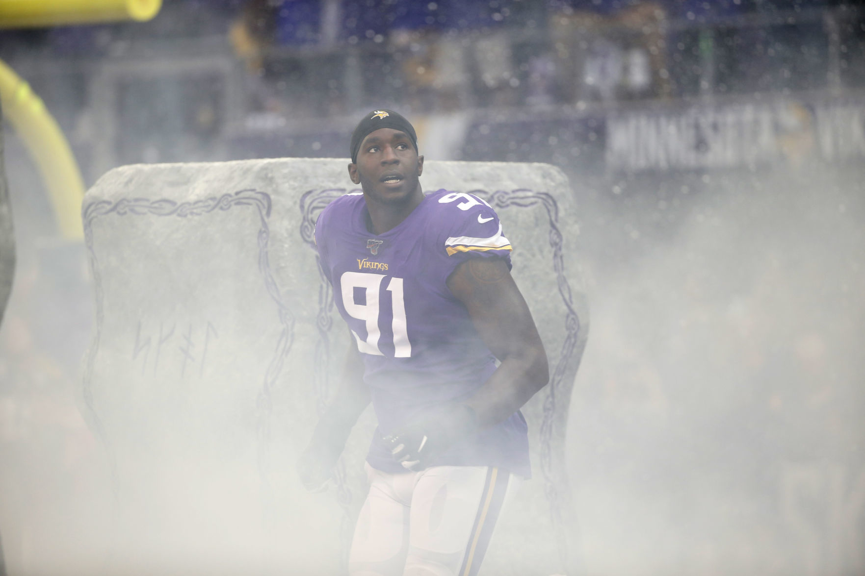 Free agent: Stephen Weatherly to Carolina Panthers (from Minnesota)
